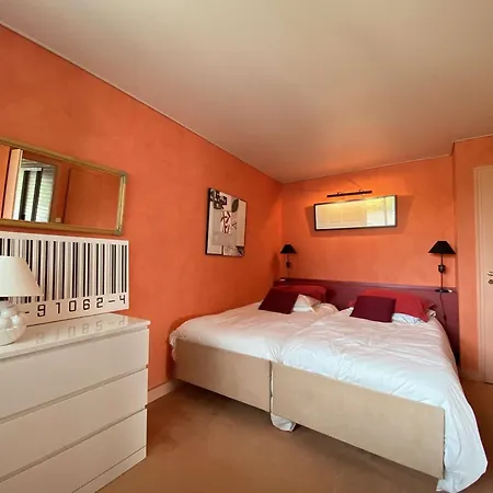 4 Personnes Pres De La A - Fr-1-245-197