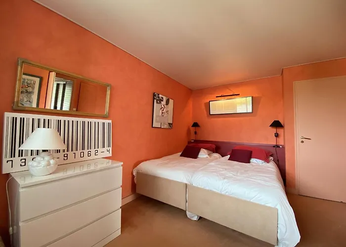 4 Personnes Pres De La A - Fr-1-245-197